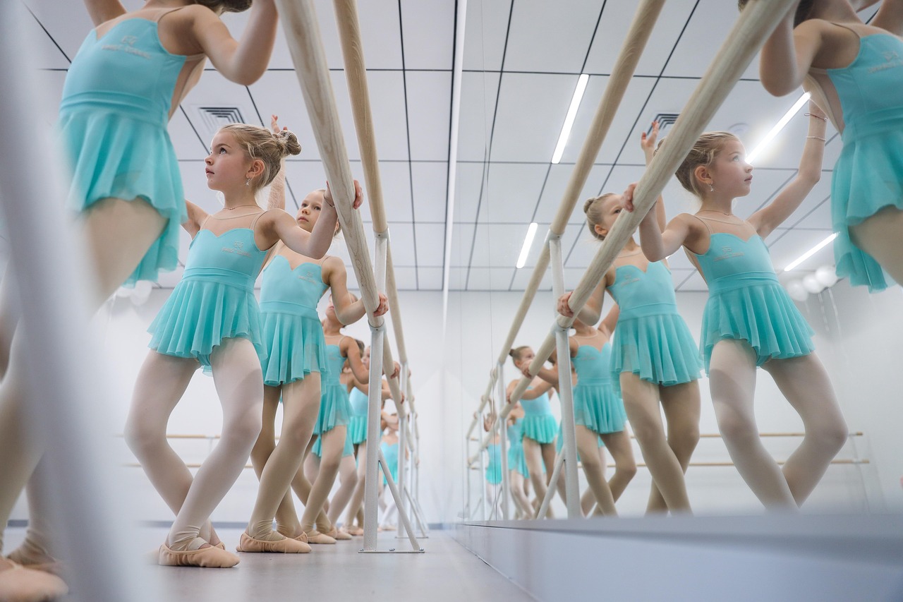 ballerinas-6747221_1280